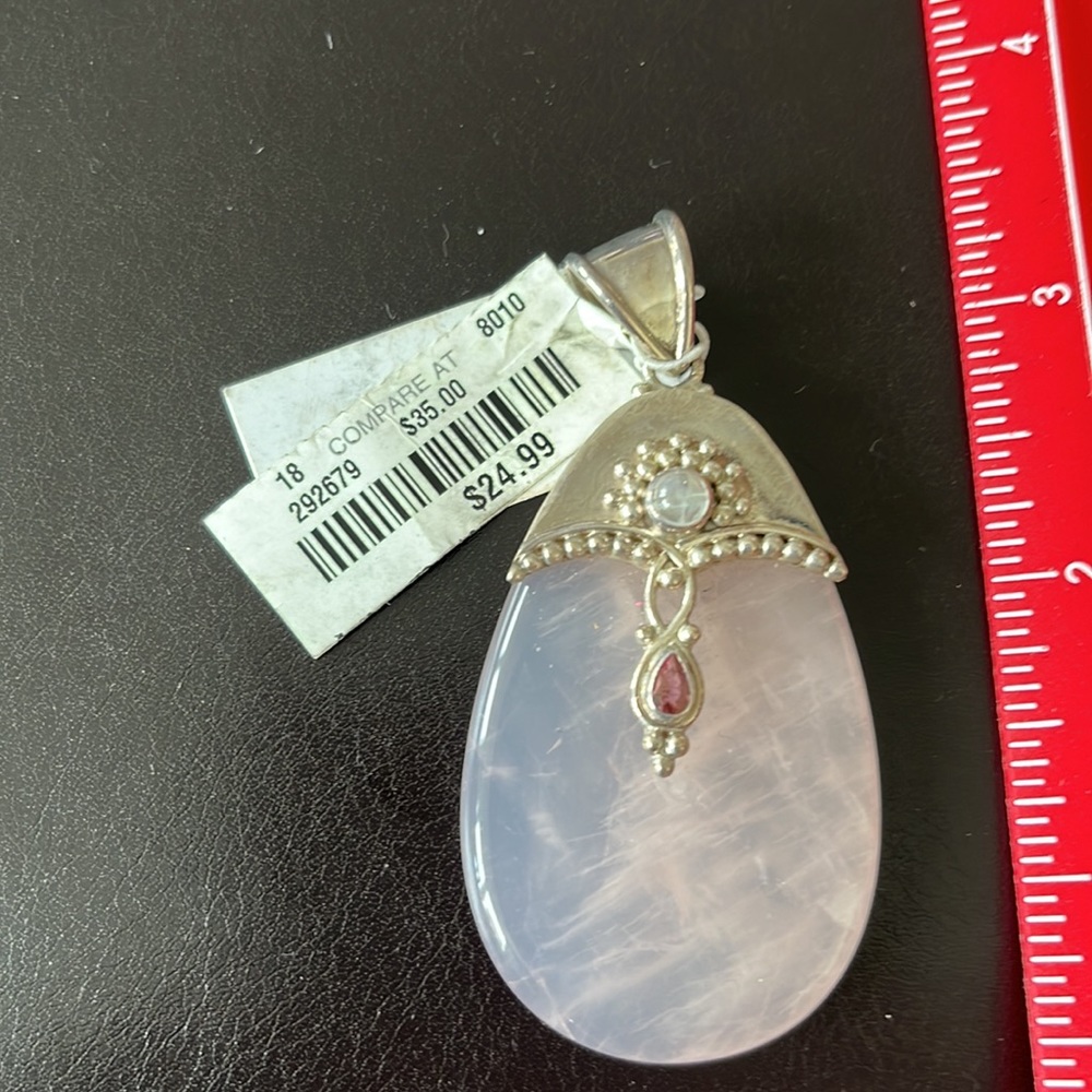 Pink quart pendent. - Picture 2 of 2